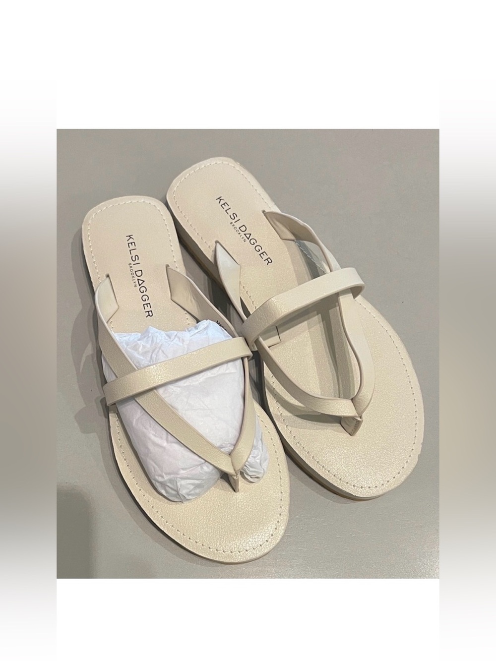 NWOT Kelsi Dagger Neutral Ivory Thong Slip on Sandals sz 6